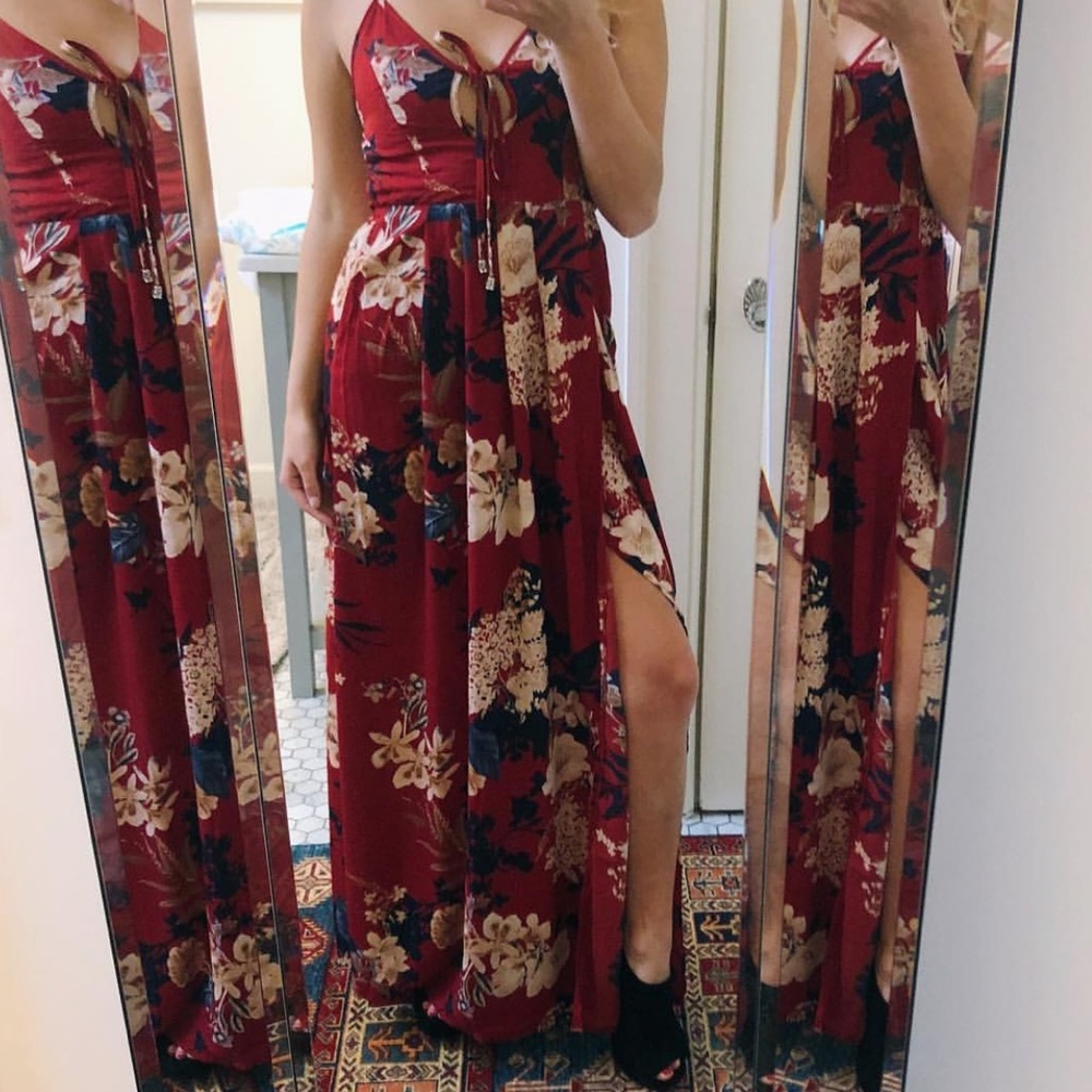 HELLO MOLLY FLORAL MAXI DRESS